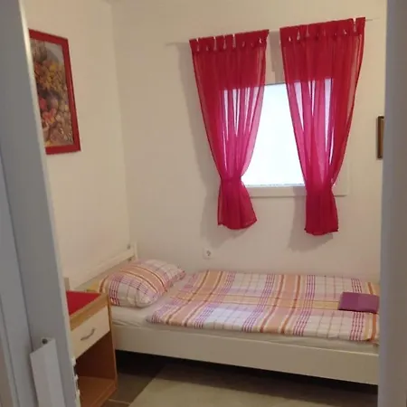 Vida A2 In The Old Part Of Apartment Baska (Krk)