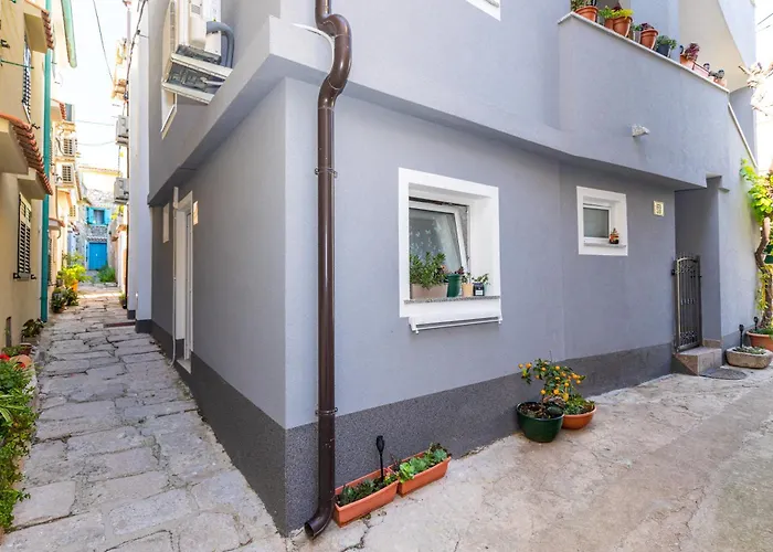 Vida A2 In The Old Part Of Apartment *